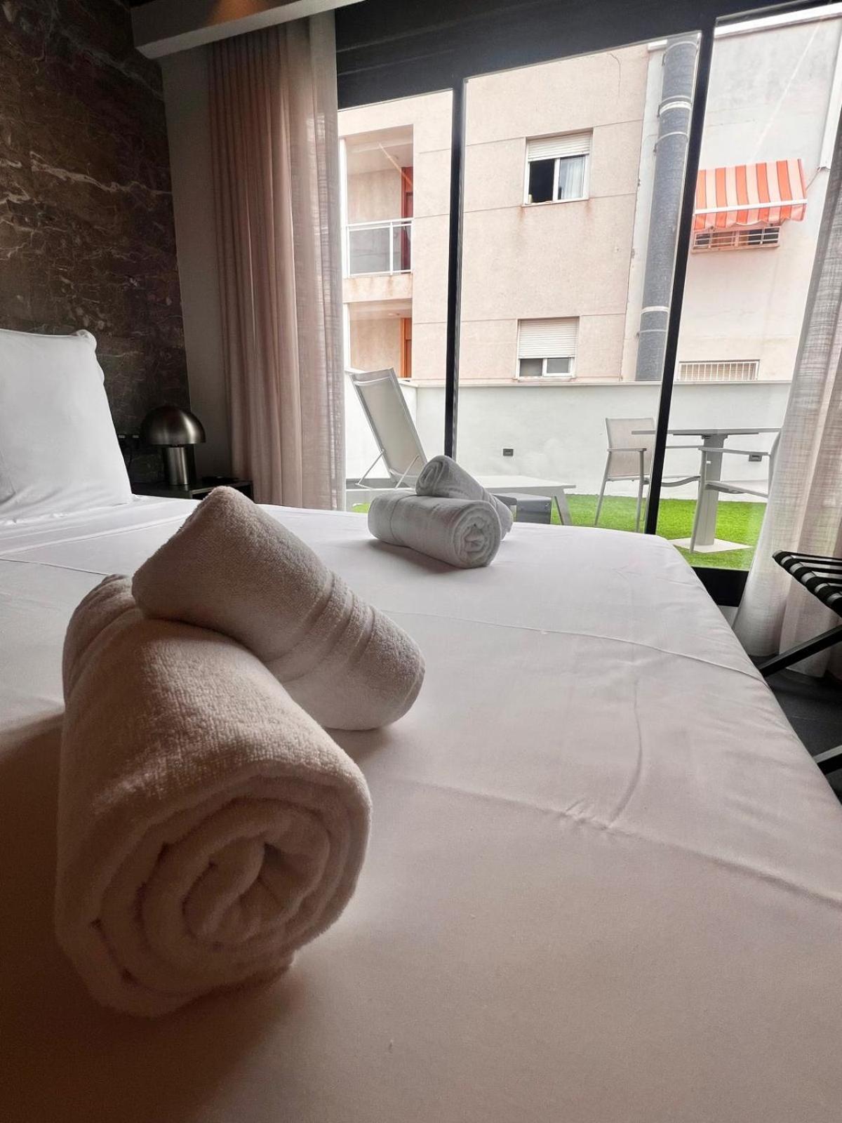 Tq 10 Boutique Aparthotel Alicante Bagian luar foto